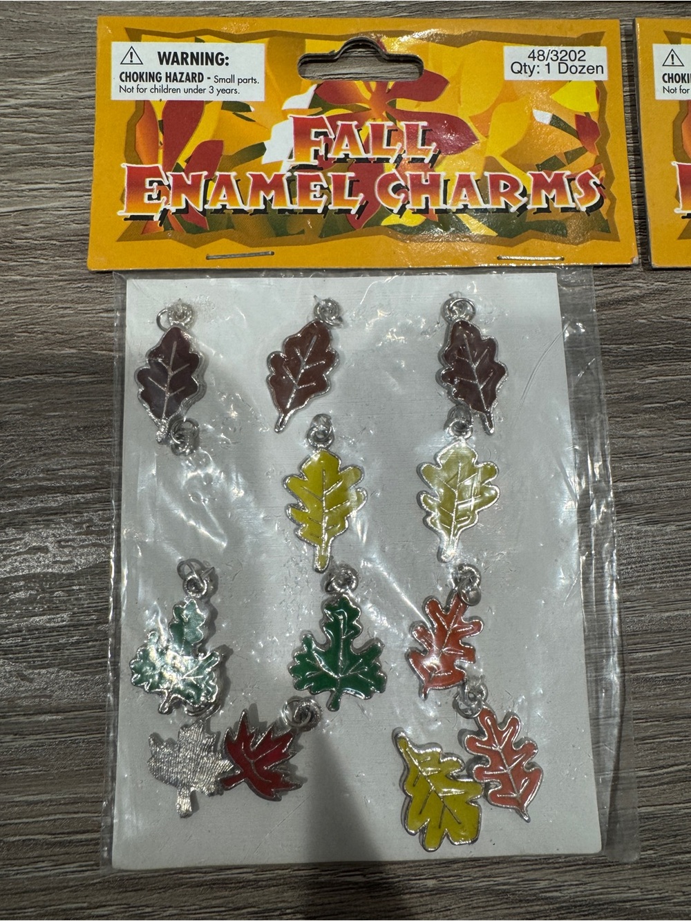 š Fall Enamel Charms - 3 New Packs Of Multi-Color Leaf Charms - Picture 16 of 16